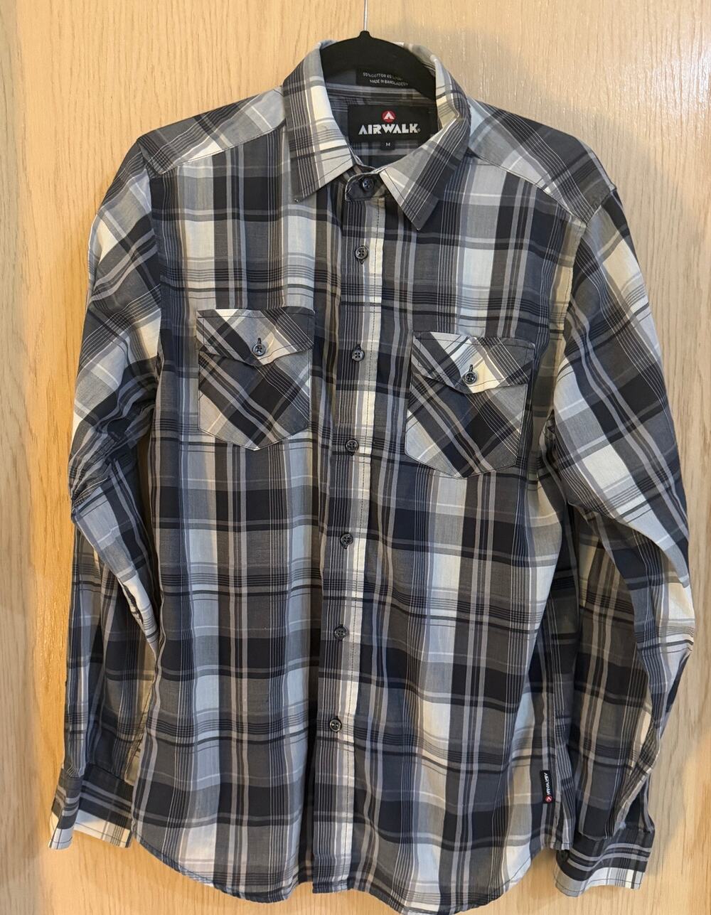 Airwalk Men’s Medium Gray Black Plaid Long Sleeve Button Up Shirt